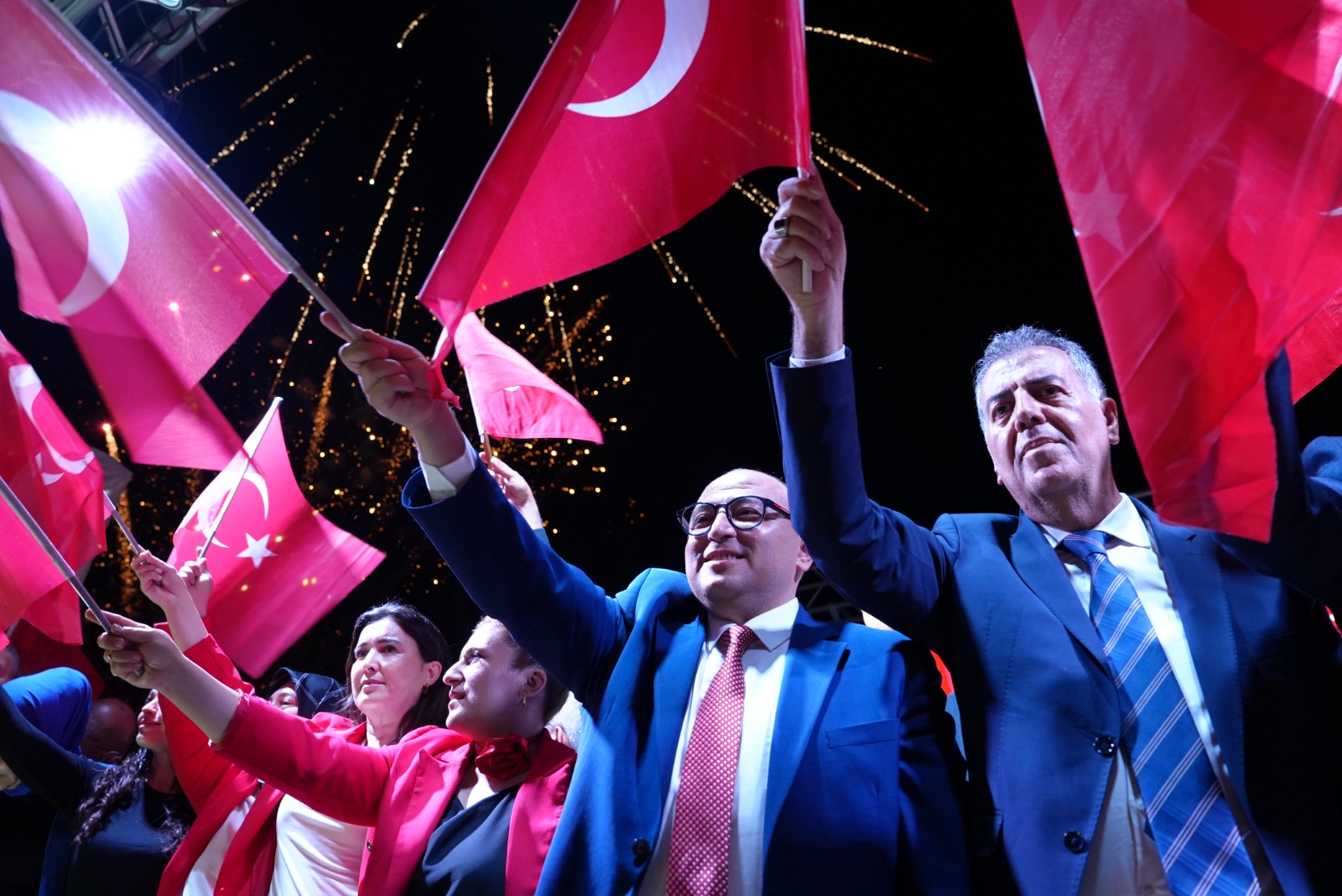 Binlerce Kişi Meşaleyi Cumhuriyet İçin Yaktı