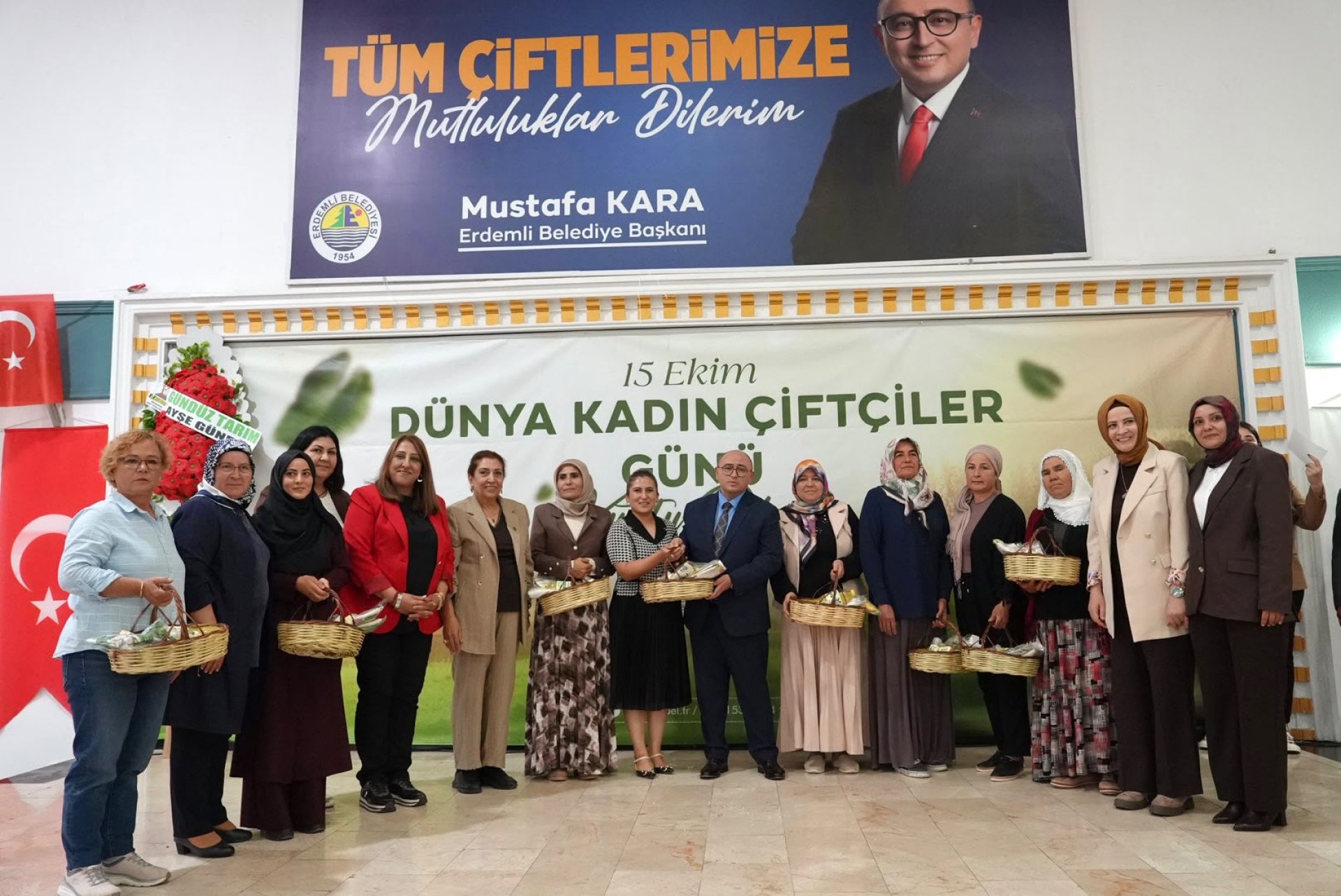 Erdemli Belediyesi üreten kadınların yanında