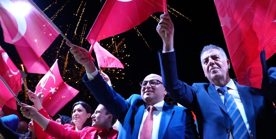 Binlerce Kişi Meşaleyi Cumhuriyet İçin Yaktı